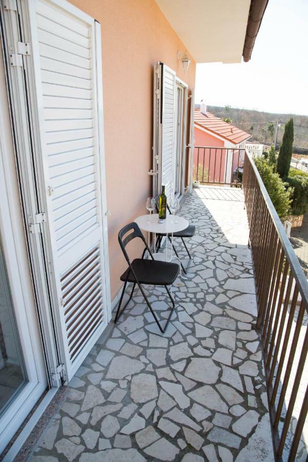 Apartman Matea Apartment Малинска Екстериор снимка