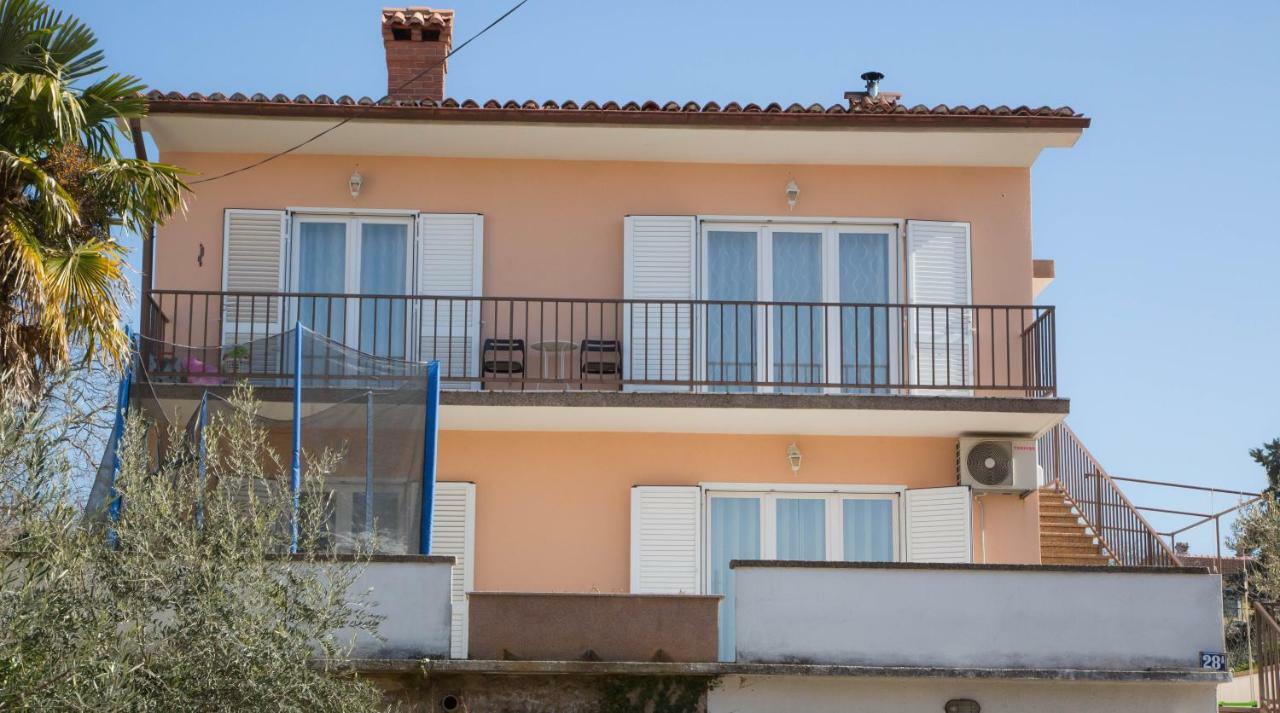 Apartman Matea Apartment Малинска Екстериор снимка